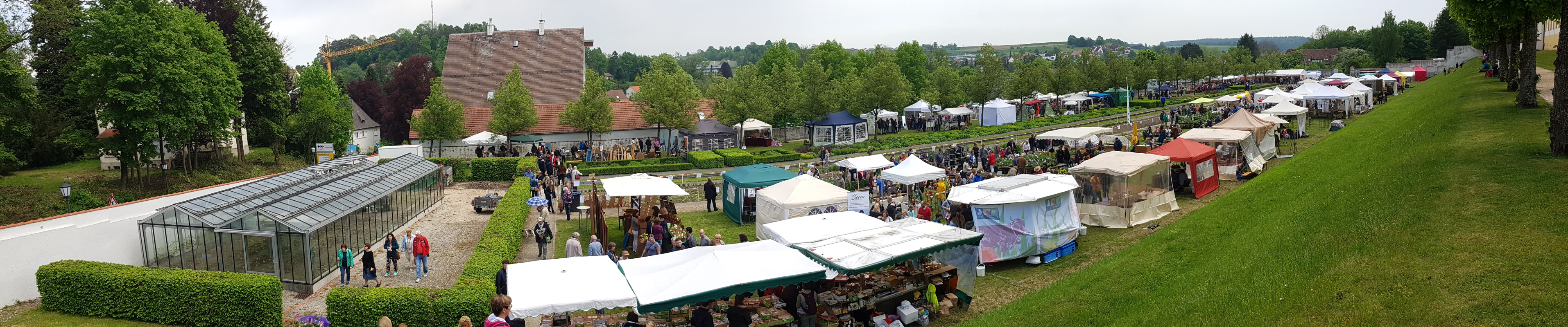 Kräuterfest im Konventgarten des Klosters Ochsenhausen Kräuterfest im Konventgarten des Klosters Ochsenhausen