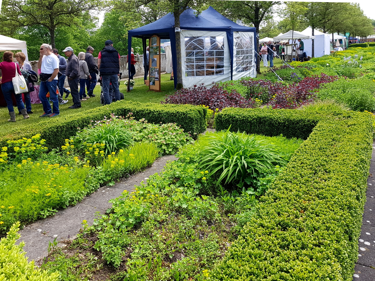 Kräuterfest im Konventgarten des Klosters Ochsenhausen Kräuterfest im Konventgarten des Klosters Ochsenhausen