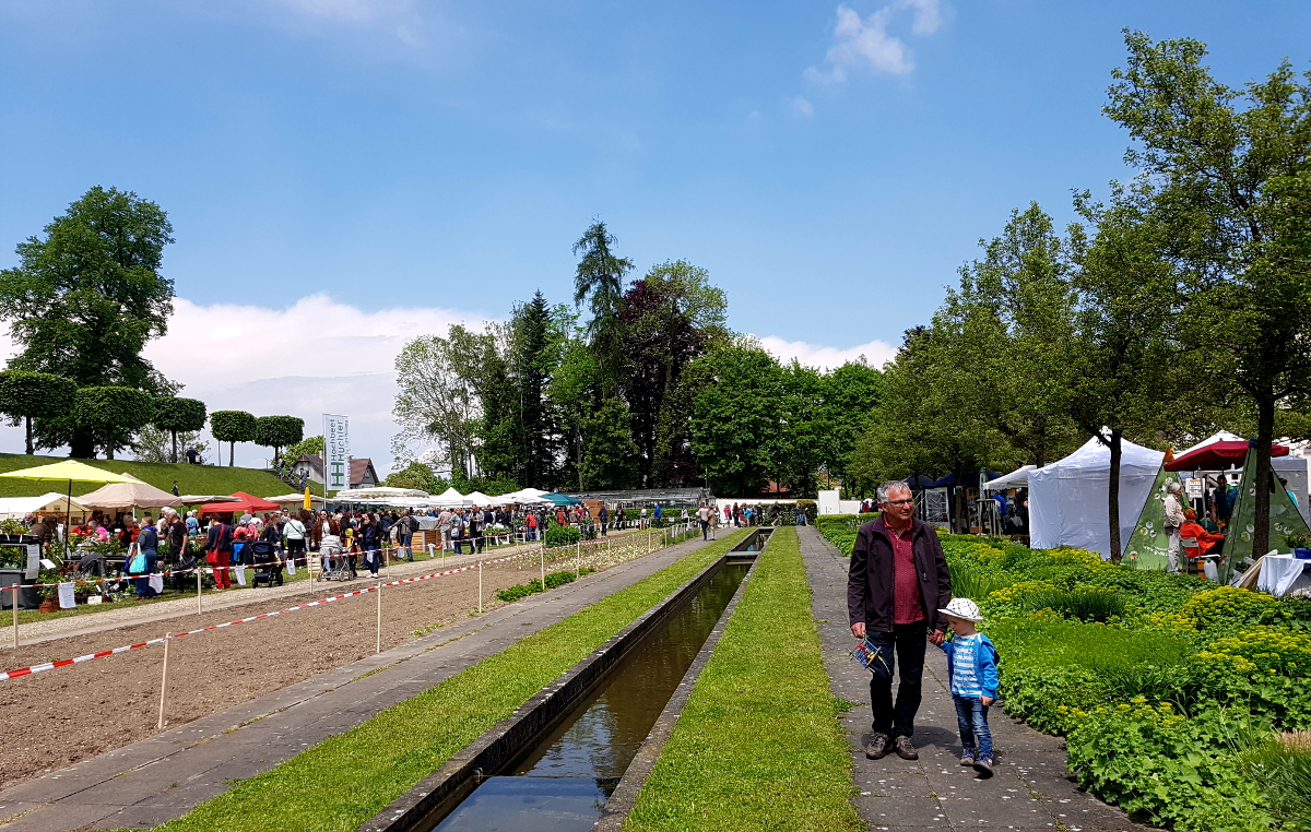 Kräuterfest im Konventgarten des Klosters Ochsenhausen Kräuterfest im Konventgarten des Klosters Ochsenhausen