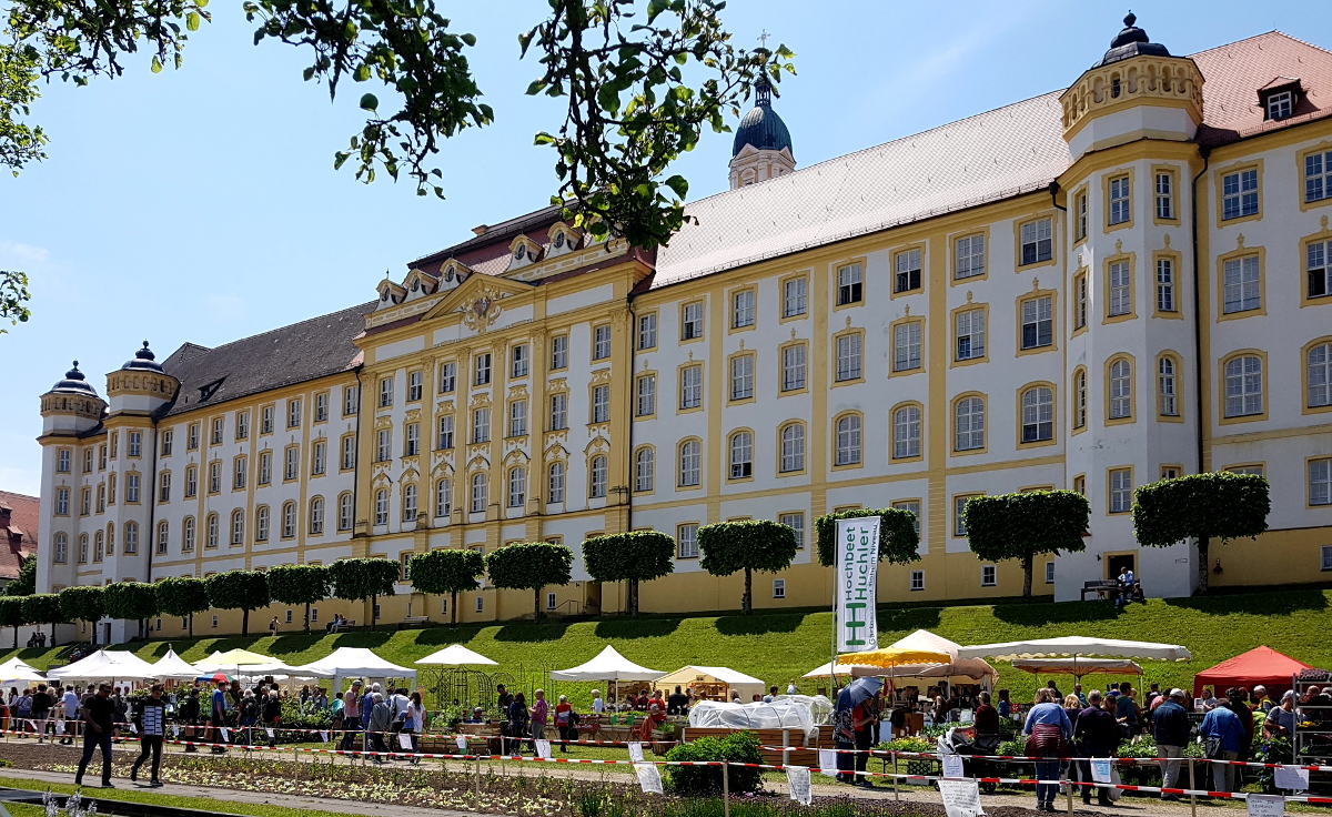 Kräuterfest im Konventgarten des Klosters Ochsenhausen Kräuterfest im Konventgarten des Klosters Ochsenhausen